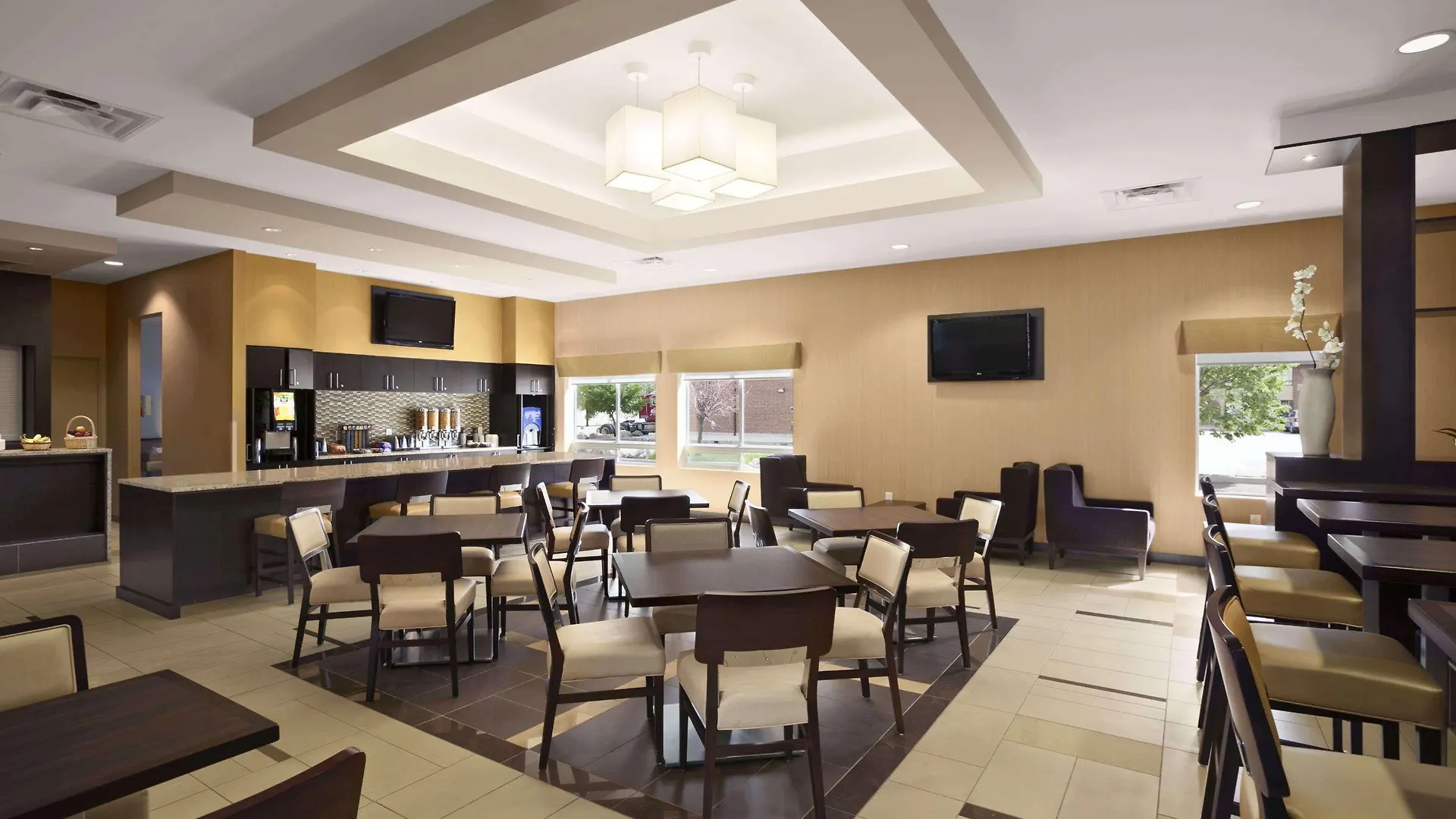 Days Inn & Suites By Wyndham Winnipeg Airport Manitoba Hotel