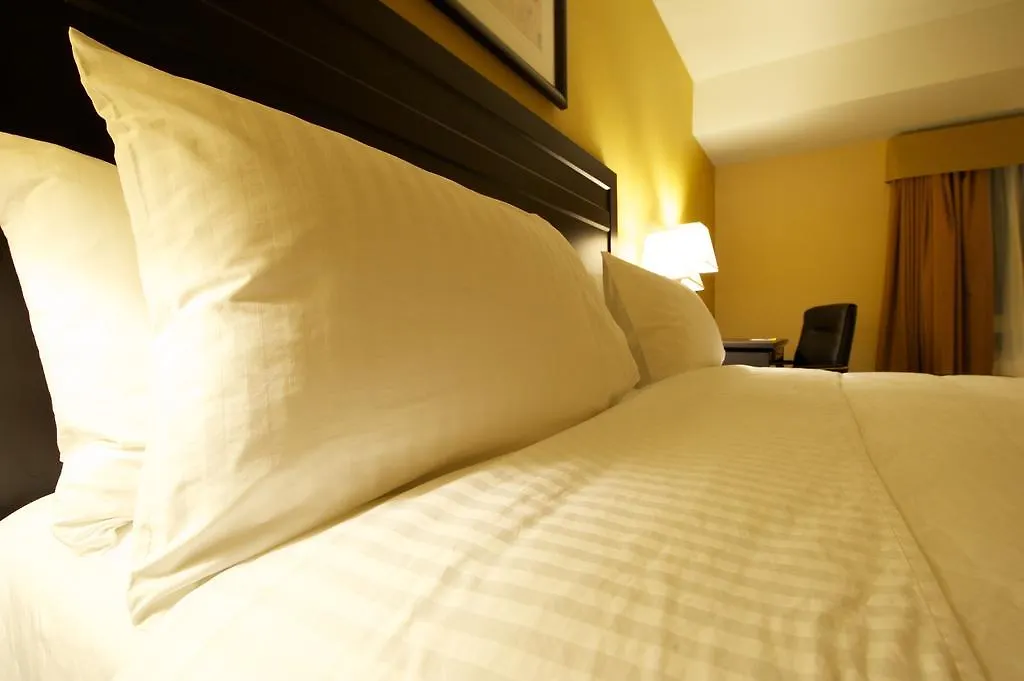 Days Inn & Suites By Wyndham Winnipeg Airport Manitoba Hotel