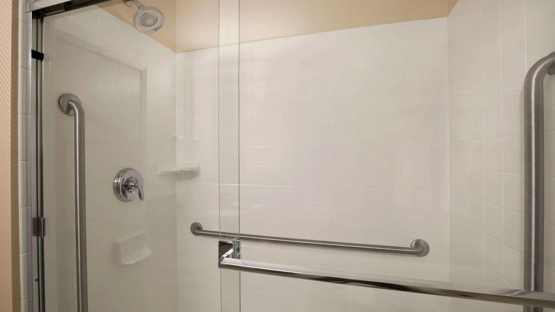 Days Inn & Suites By Wyndham Winnipeg Airport Manitoba