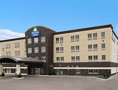Days Inn & Suites By Wyndham Winnipeg Airport Manitoba Hotel
